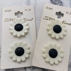 Vintage Streamline K165 Daisy Flower B&W Buttons on Card NOS Novelty Sewing